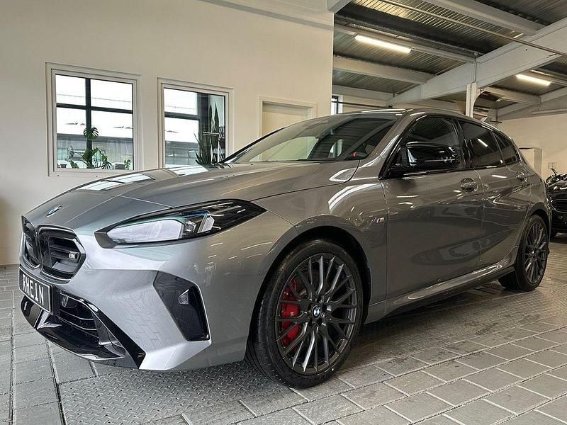 Neu BMW M135 Performance 300 PS (220 kW) 2026 Grau Kleinwagen