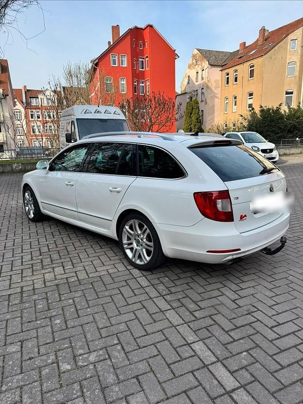 Gebraucht Skoda Superb 170 PS (125 kW) 2010 Weiß Kombi