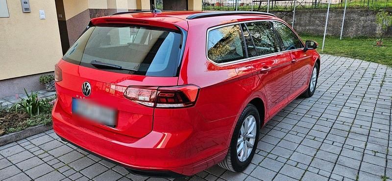 Gebraucht VW Passat 122 PS (89 kW) 2022 Rot Kombi