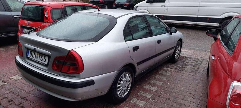 Gebraucht Mitsubishi Carisma Elegance 125 PS (91 kW) 2002 Mitsubischi Limousine