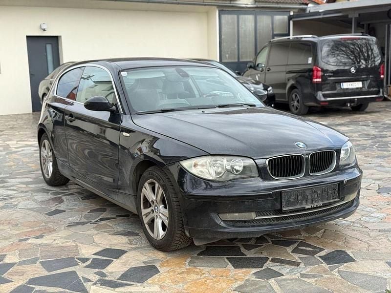 Gebraucht BMW 116 121 PS (88 kW) 2008 Schwarz Kleinwagen
