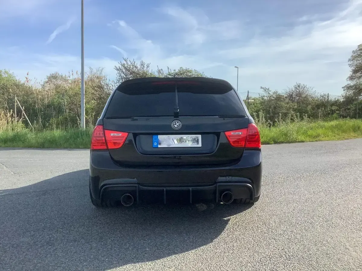 Gebraucht BMW 330 Performance 326 PS (239 kW) 2012 Schwarz Kombi
