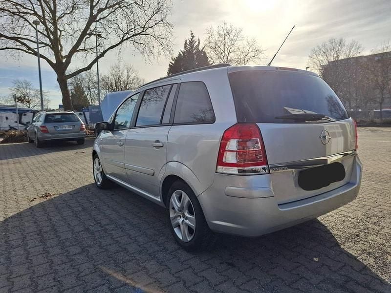 Gebraucht Opel Zafira 116 PS (85 kW) 2010 Silber Van / Kleinbus