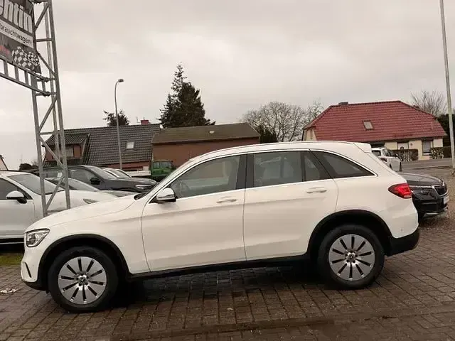 Gebraucht Mercedes GLC300 Business 320 PS (235 kW) 2021 Weiß SUV