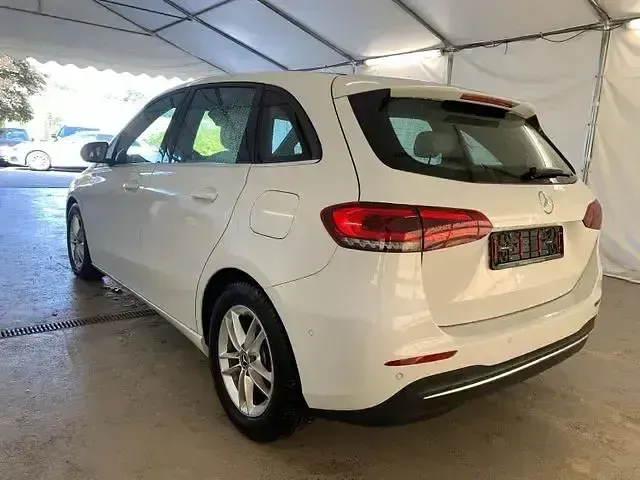 Gebraucht Mercedes B200 Style 150 PS (110 kW) 2020 Digitalweiss  metalliclack Kleinwagen
