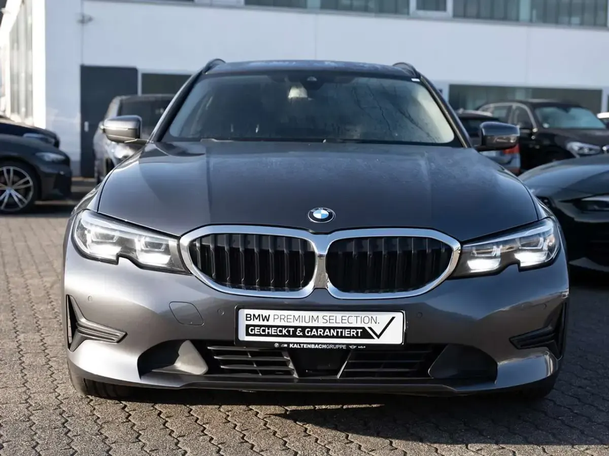 Gebraucht BMW 330 Advantage 286 PS (210 kW) 2021 Grau Kombi