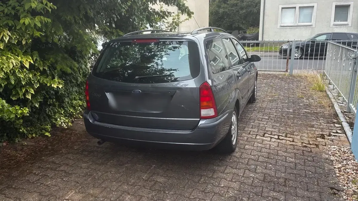 Gebraucht Ford Focus 100 PS (73 kW) 2002 Grau Kombi