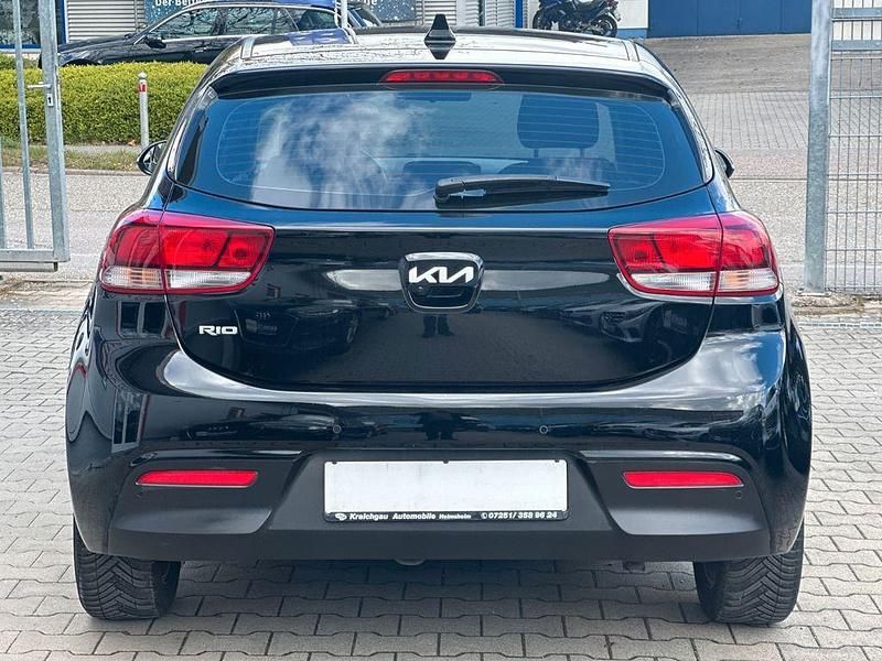Second-hand Kia Rio 84 CP (61 kW) 2021 Negru Berlinǎ
