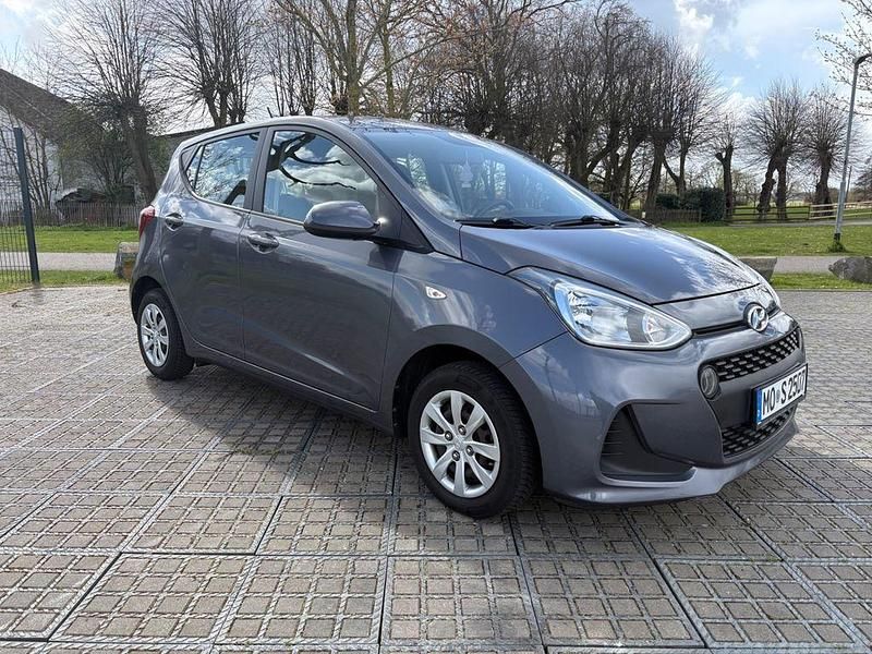 Gebraucht Hyundai i10 Select 67 PS (49 kW) 2018 Grau Kleinwagen