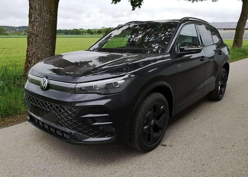 Schwarz Neu 2025 VW Tiguan R-line SUV | 57.834 € (Etwas zu teuer) - Bild 1/2