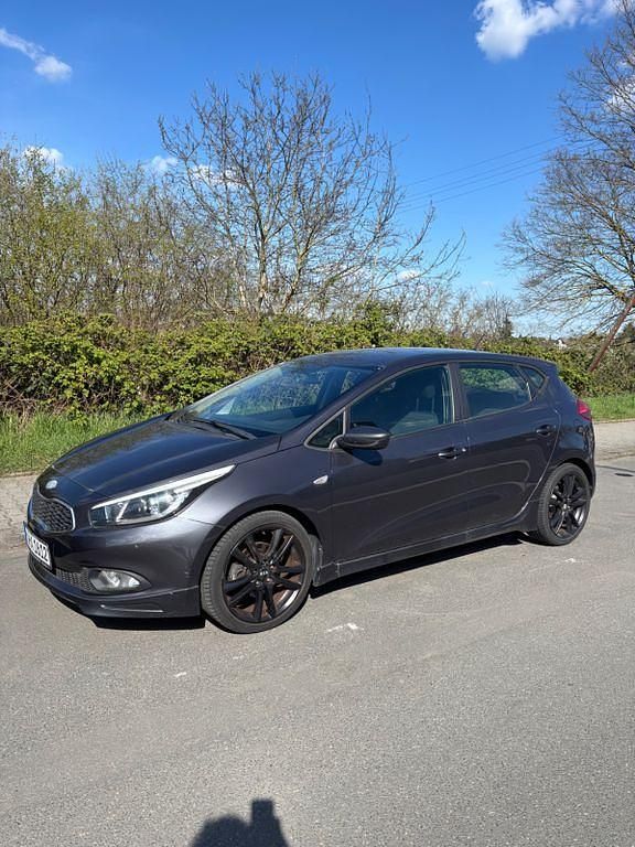 Second-hand Kia Ceed Edition 7 99 CP (72 kW) 2013 Gri Hatchback