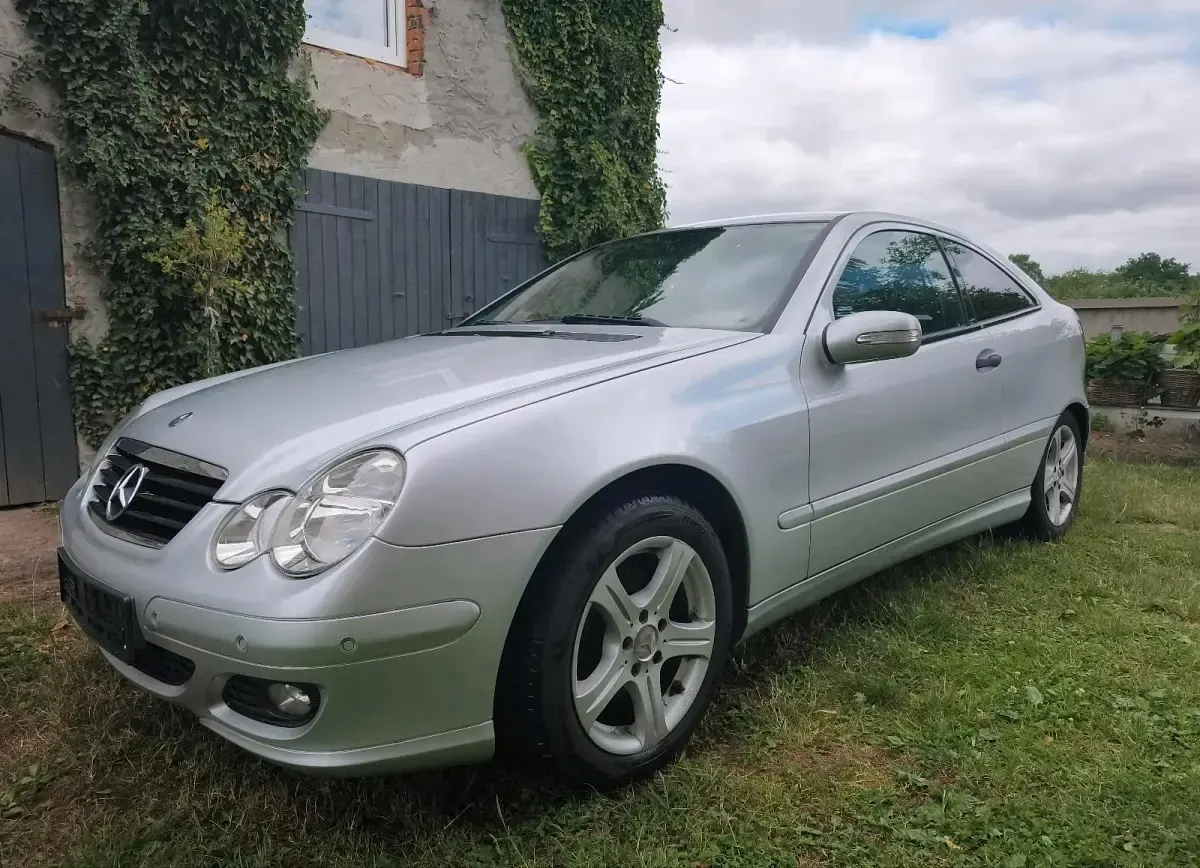 Gebraucht Mercedes C220 150 PS (110 kW) 2005 Silber Coupé