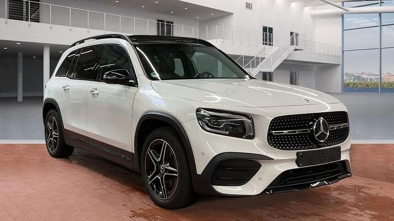 Weiß Gebraucht 2022 Mercedes GLB220 AMG SUV | 41.489 € (Teuer) - Bild 1/4