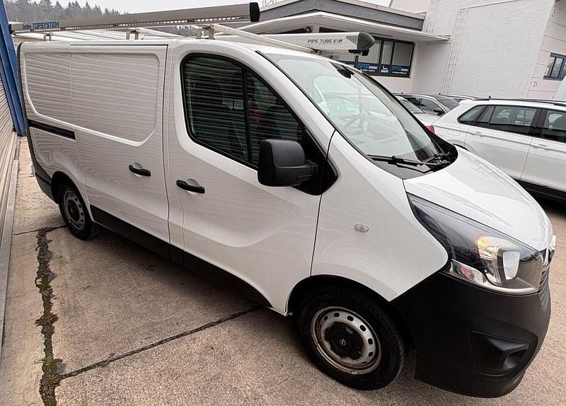 Gebraucht Opel Vivaro 121 PS (88 kW) 2018 Weiß Van / Kleinbus