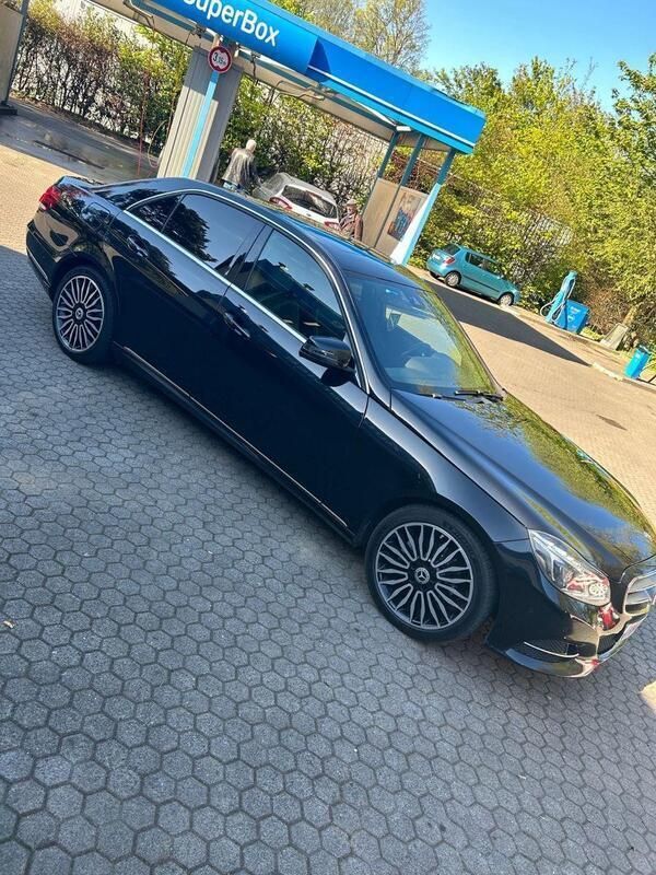 Schwarz Gebraucht 2015 Mercedes E220 Avantgarde Limousine | 17.500 € (Fairer Preis) - Bild 1/4