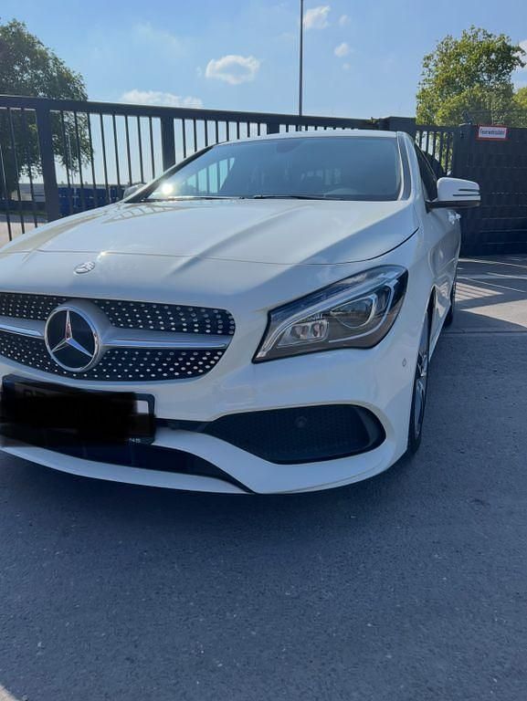 Weiß Gebraucht 2016 Mercedes CLA220 AMG line Limousine | 21.500 € (Fairer Preis) - Bild 1/4