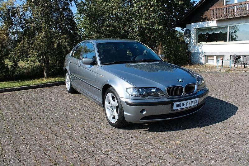 Grau Gebraucht 2004 BMW 325 Exclusive Limousine | 13.790 € - Bild 1/4