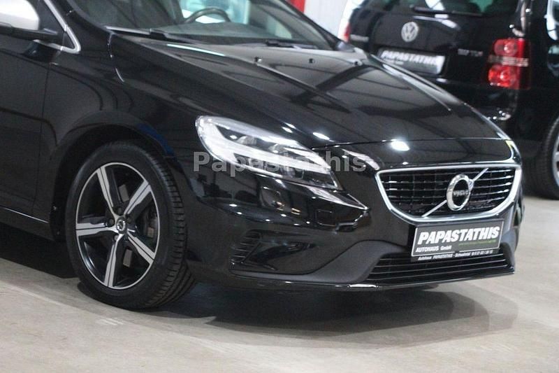 Gebraucht Volvo V40 R-Design 122 PS (89 kW) 2018 Schwarz Limousine