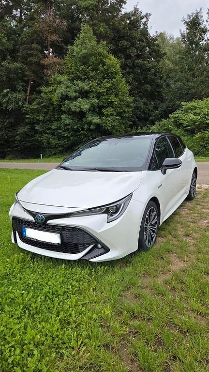 Weiß Gebraucht 2019 Toyota Corolla Team Limousine | 17.300 € (Guter Preis) - Bild 1/4