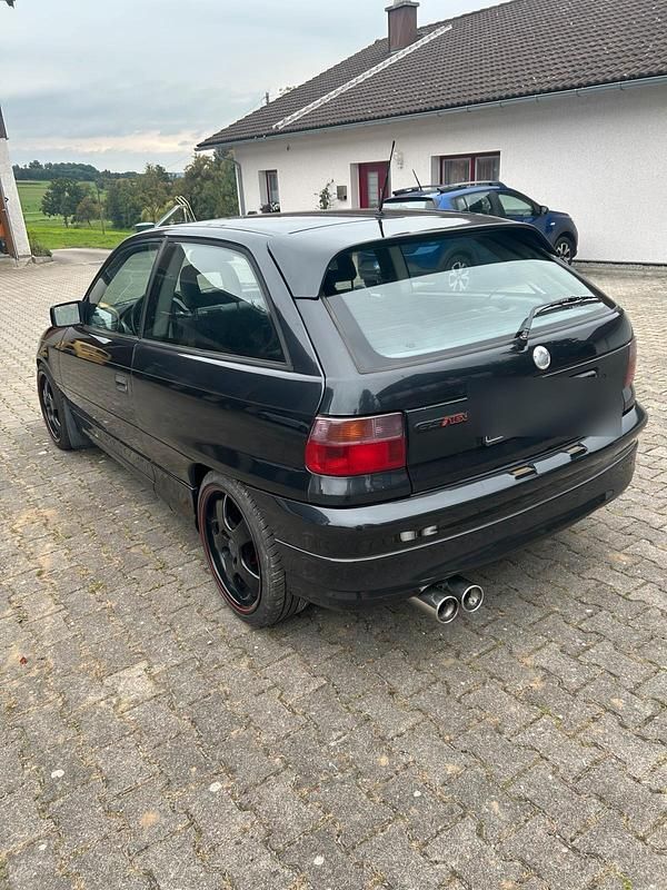 Gebraucht Opel Astra 125 PS (91 kW) 1993 Schwarz Limousine