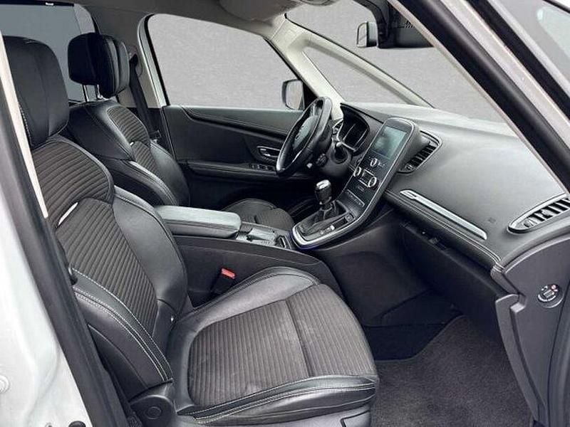 Gebraucht Renault Scénic IV Intens 116 PS (85 kW) 2018 Weiß (weiß) Van / Kleinbus