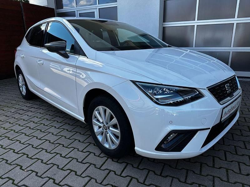 Weiß Gebraucht 2021 Seat Ibiza XCELLENCE Limousine | 9.999 € (Guter Preis) - Bild 1/4