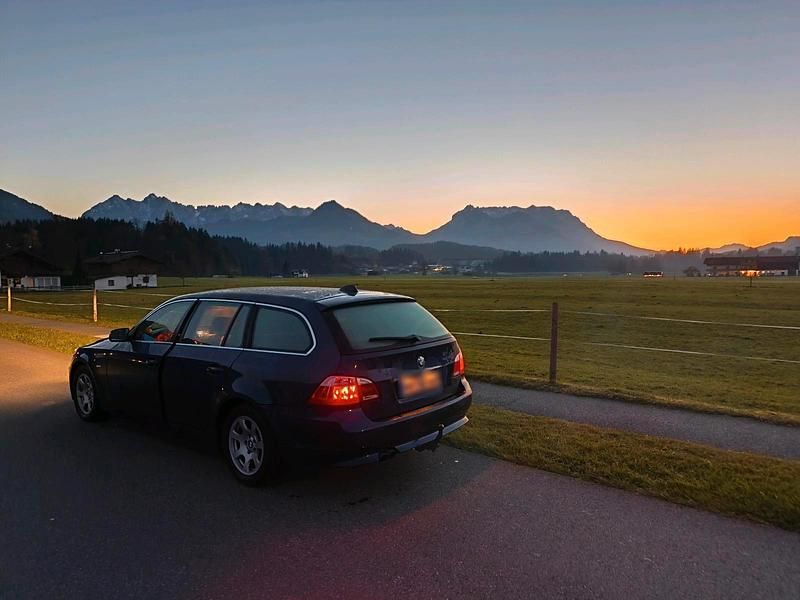 Gebraucht BMW 525 177 PS (130 kW) 2004 Blau Kombi