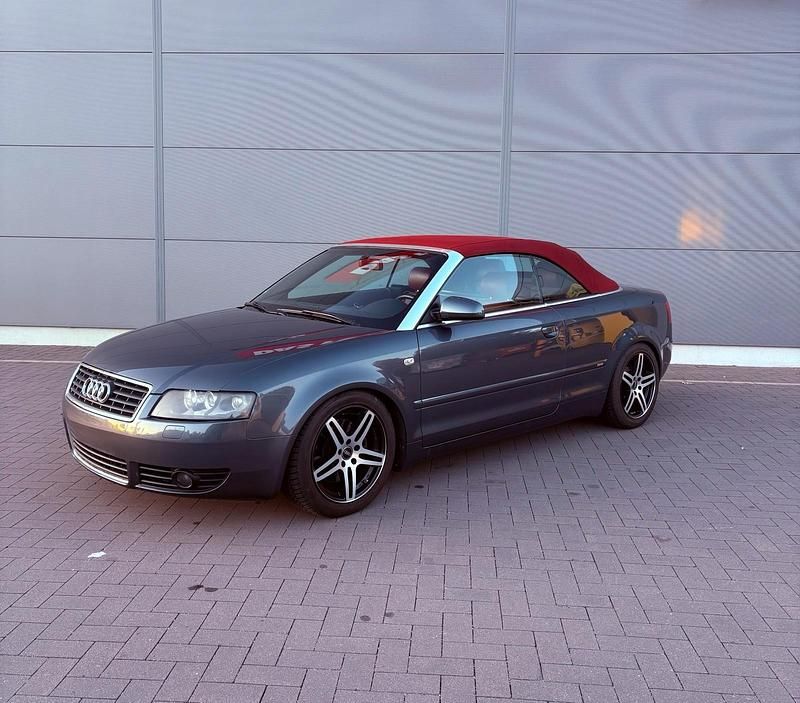 Grau Gebraucht 2002 Audi A4 Cabriolet S-Line Cabrio | 6.450 € (Etwas zu teuer) - Bild 1/4