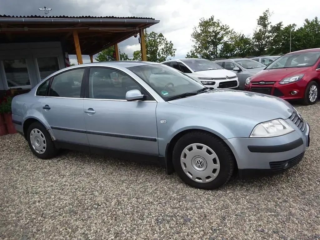 Gebraucht VW Passat Comfortline 116 PS (85 kW) 2001 Blau Limousine