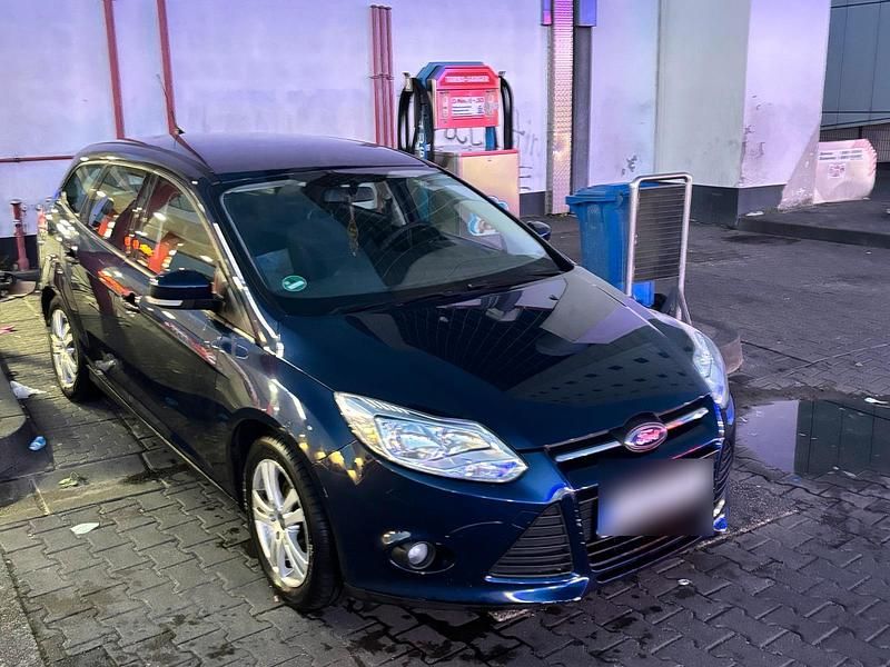 Gebraucht Ford Focus 136 PS (100 kW) 2012 Blau Kombi