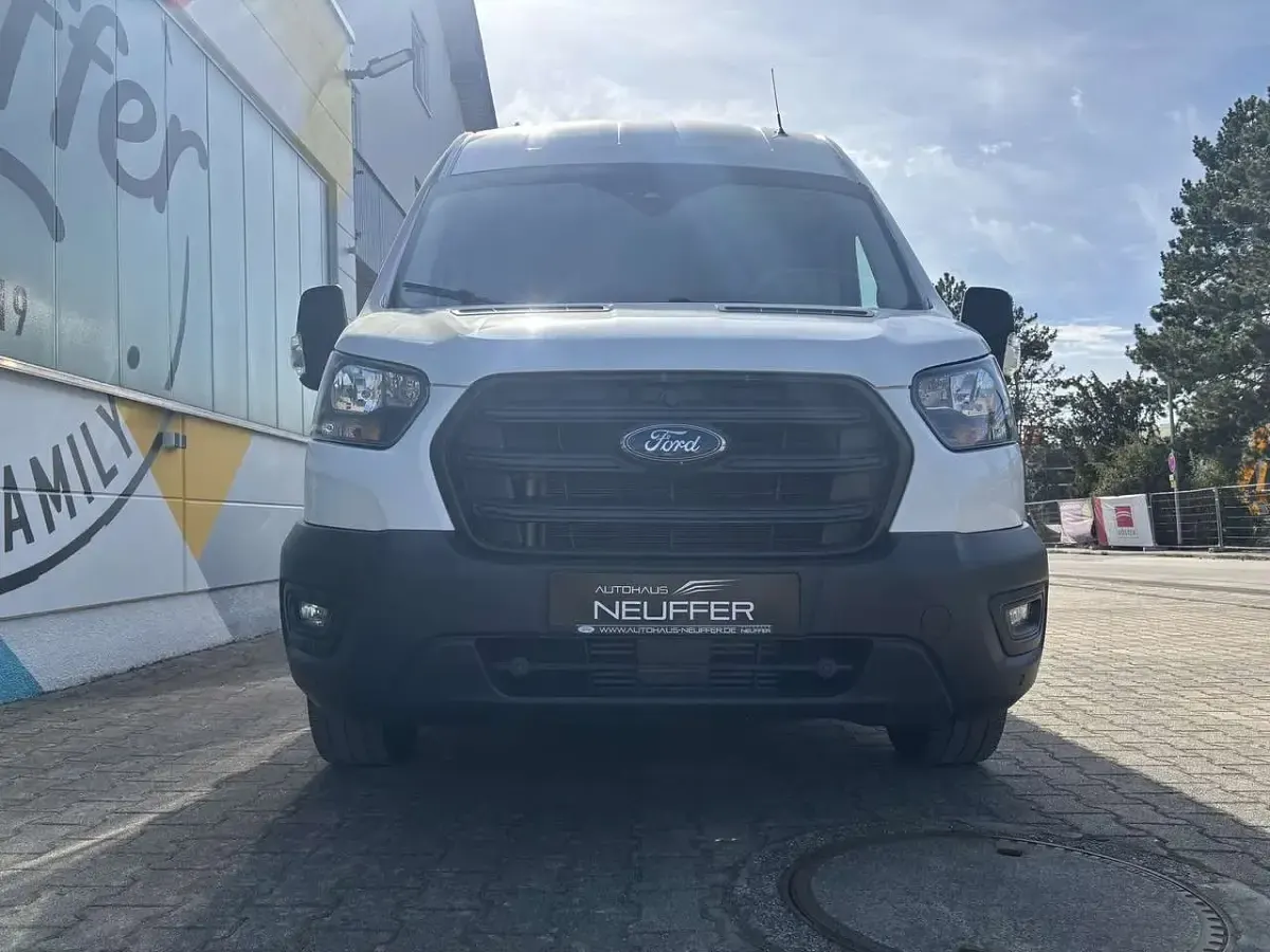 Używany Ford Transit Trend 131 KM (96 kW) 2024 Biały Sedan/Limuzyna