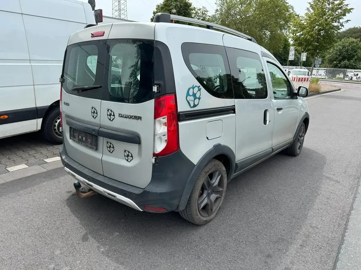Gebraucht Dacia Dokker Stepway 116 PS (85 kW) 2017 Silber Van / Kleinbus