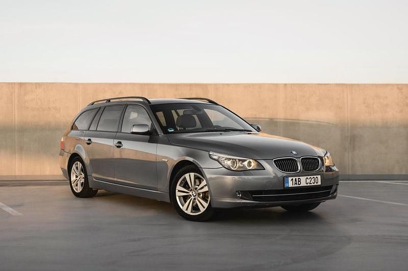 Grau Gebraucht 2009 BMW 525 Lifestyle Kombi | 7.640 € (Teuer) - Bild 1/4