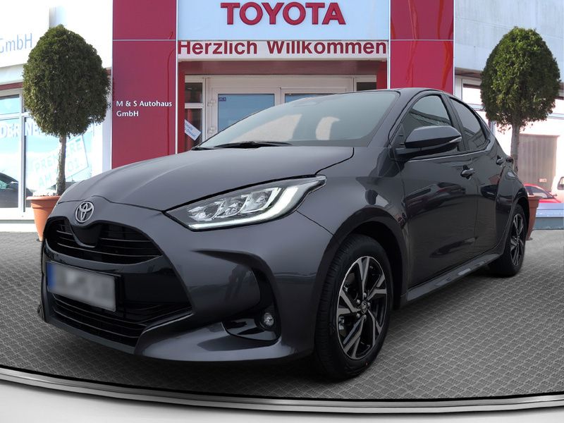 Grau Gebraucht 2025 Toyota Yaris Hybrid Comfort Limousine | 28.000 € (Teuer) - Bild 1/4