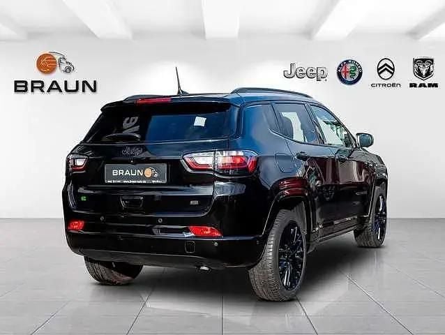 Second-hand Jeep Compass 131 CP (96 kW) 2023 Negru SUV