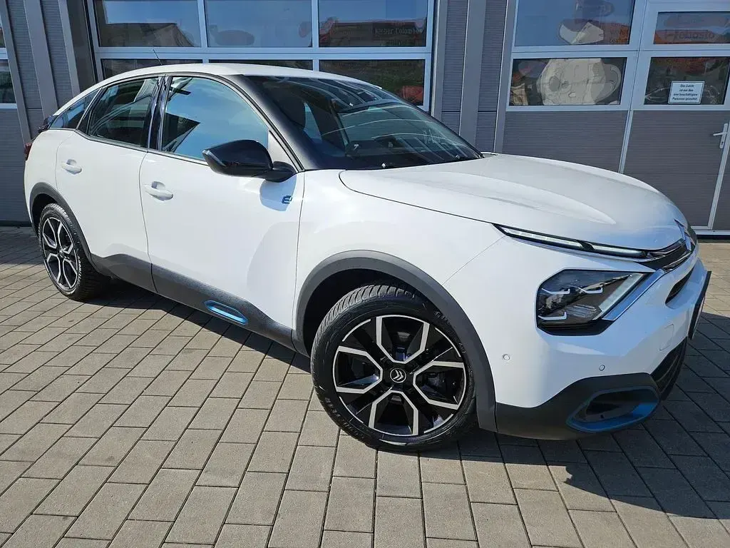 Gebraucht Citroën e-C4 Feel 100 kW (136 PS) 2022 Polarweiß Limousine