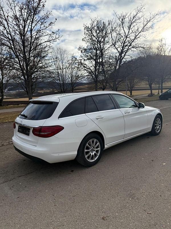 Gebraucht Mercedes C220 194 PS (142 kW) 2019 Weiß Kombi