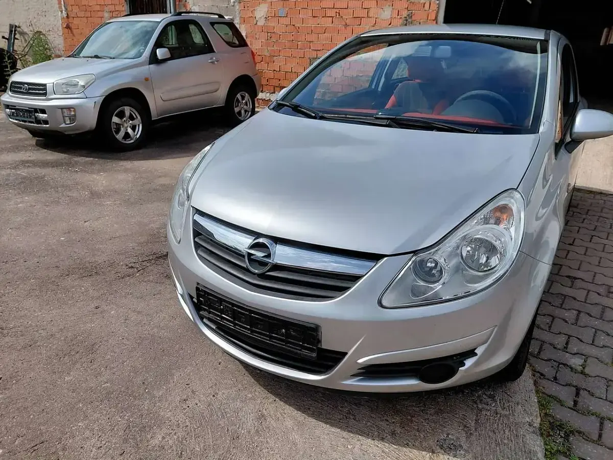 Gebraucht Opel Corsa Sport 80 PS (58 kW) 2009 Starsilber Kleinwagen
