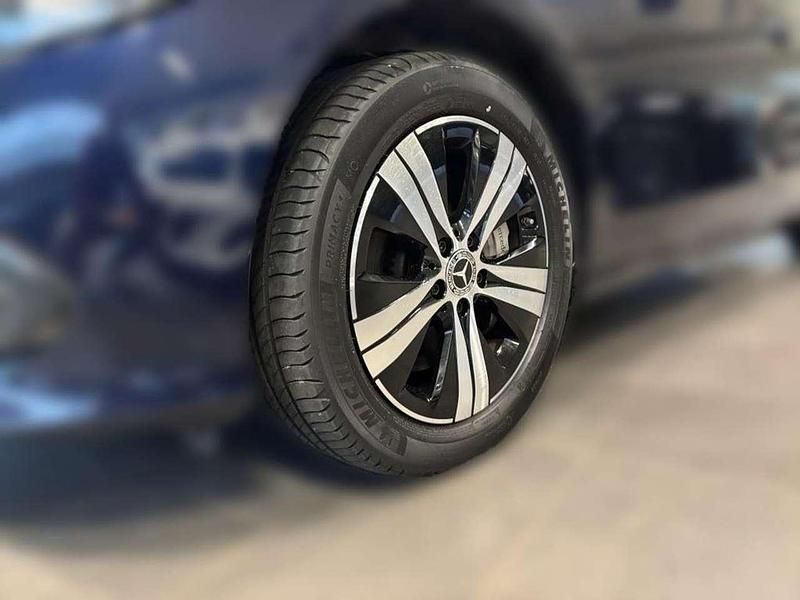 Gebraucht Mercedes C300e Avantgarde 313 PS (230 kW) 2022 Blau Limousine