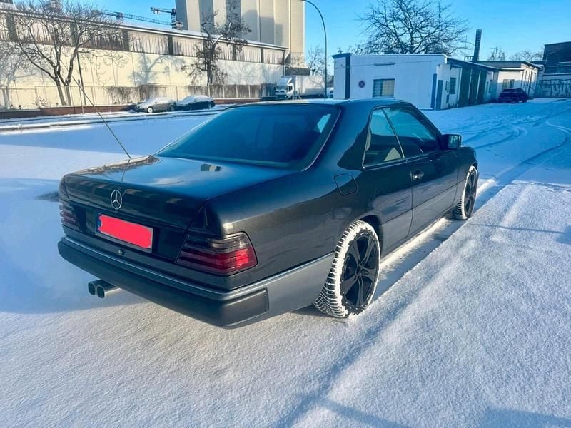 Gebraucht Mercedes 230 136 PS (100 kW) 1991 Braun Coupé