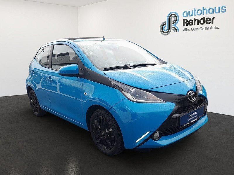 Gebraucht Toyota Aygo X-wave 69 PS (50 kW) 2016 Blau Kleinwagen