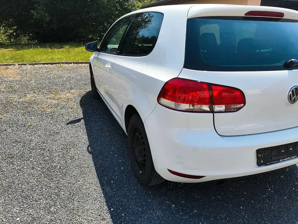Gebraucht VW Golf VI Style 105 PS (77 kW) 2011 Weiß Limousine