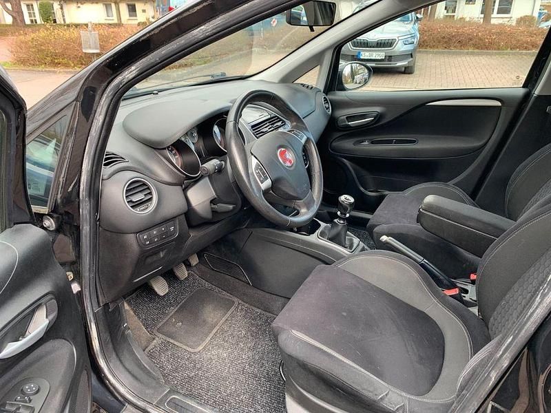 Gebraucht Fiat Punto 77 PS (56 kW) 2014 Schwarz Kleinwagen