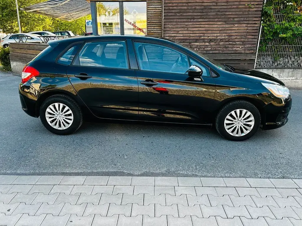 Gebraucht Citroën C4 Attraction 95 PS (69 kW) 2012 Schwarz Limousine