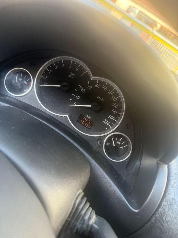 Second-hand Opel Corsa 75 CP (55 kW) 2002 Negru Hatchback