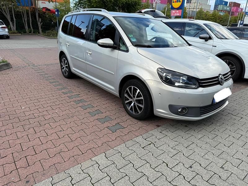 Silber Gebraucht 2011 VW Touran Highline Van / Kleinbus | 5.900 € (Etwas zu teuer) - Bild 1/4