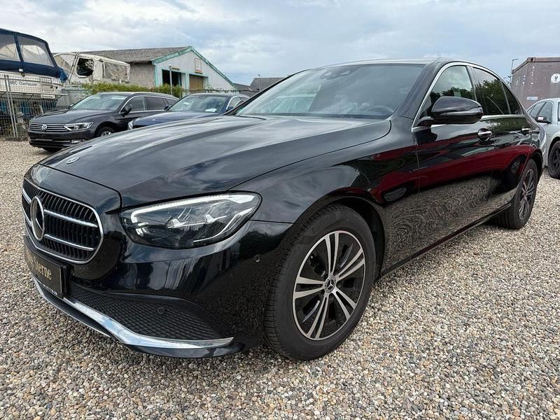 Schwarz Gebraucht 2022 Mercedes E200 Avantgarde Limousine | 30.940 € (Etwas zu teuer) - Bild 1/4