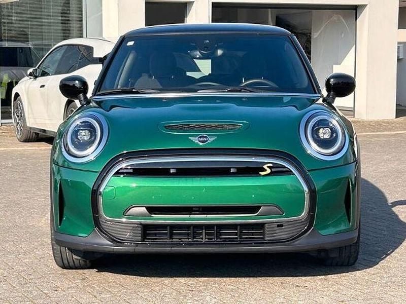 Gebraucht Mini Cooper SE Classic 135 kW (184 PS) 2023 British racing green metallic Kleinwagen
