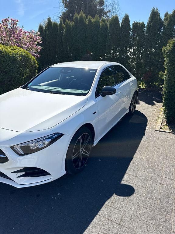 Gebraucht Mercedes A250 218 PS (160 kW) 2020 Weiß Limousine