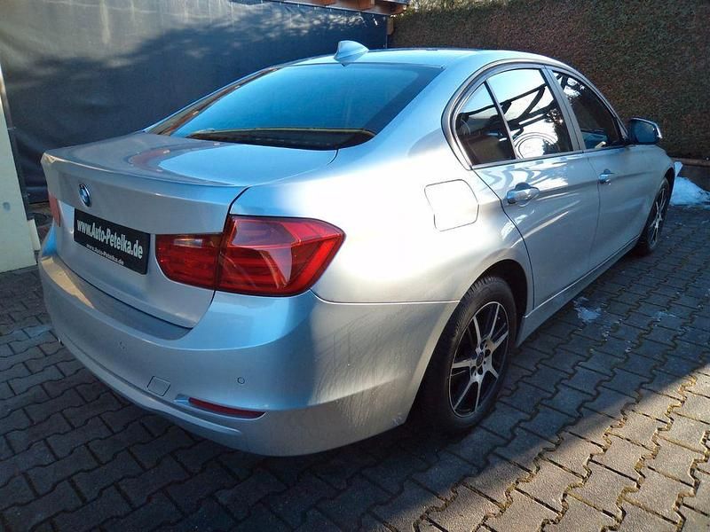 Gebraucht BMW 316 116 PS (85 kW) 2012 Glaciersilber Limousine
